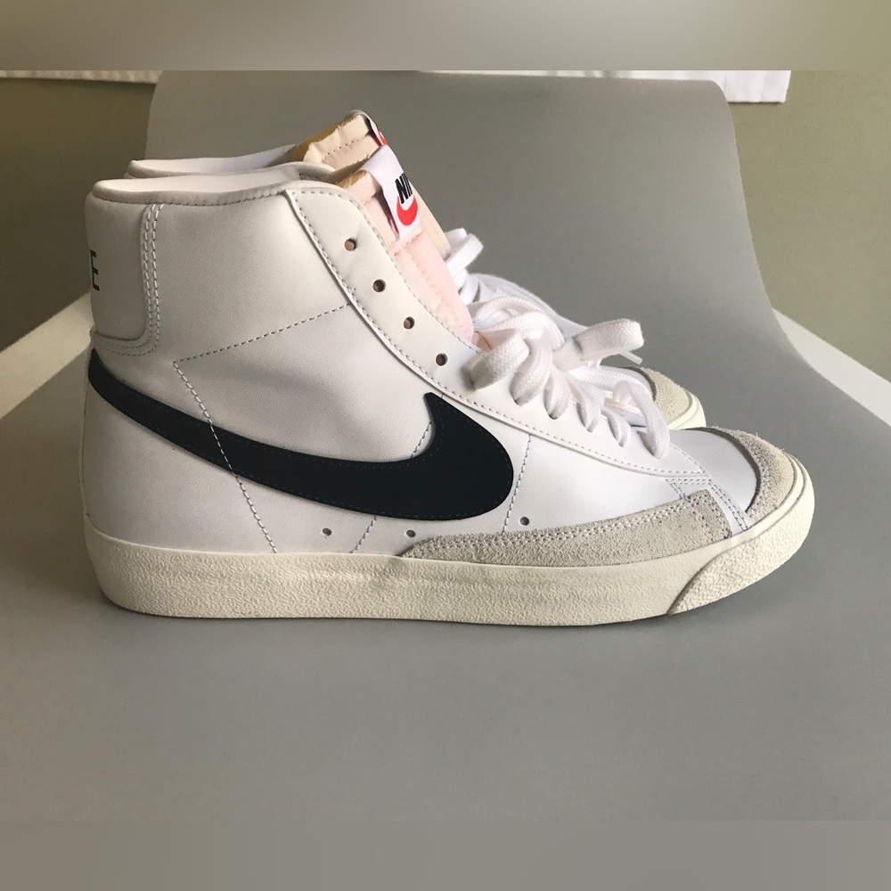 NEW! Nike Blazer Mid ‘77 Women’s Shoes Size: US 10 EUR 42